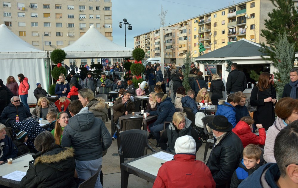 PULA, 31.12.2018. - ZADNJI DAN, TRZNICA VERUDA, DOCEK NOVE GODINE U PODNE, KLIZALISTESnimio Neven LAZAREVIC